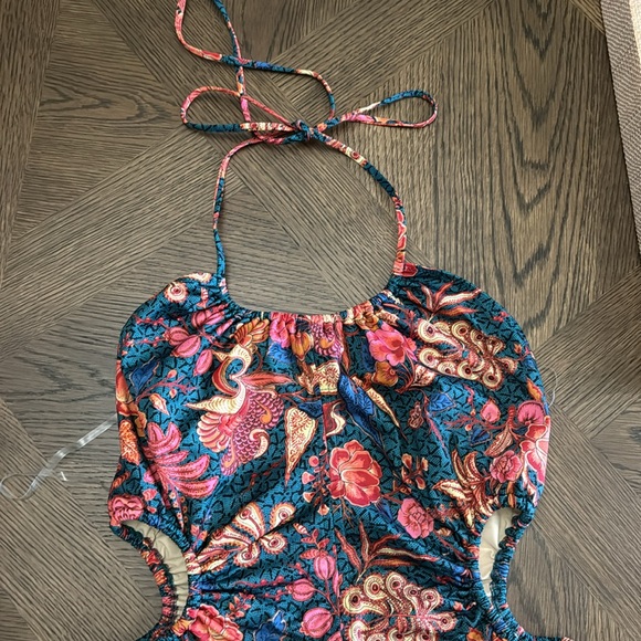 ULLA JOHNSON ‘MABEL PRINT RUCHED CUTOUT’ SWIMSUIT, Large, $425 - Picture 12 of 15